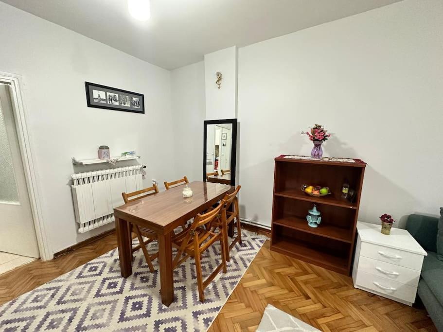 Apartment Taksim Cihangir'de 2+1 *